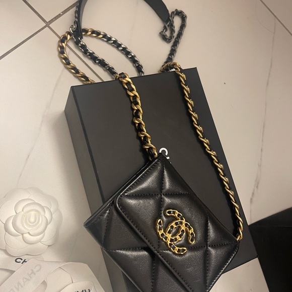 Chanel 19 . Mini flap wallet on chain. - Picture 6 of 15